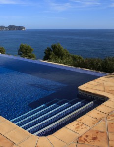 infinity-pool-4-1340372-m