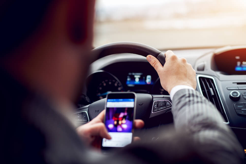 cost to hire lawyer for distracted driving accident claim